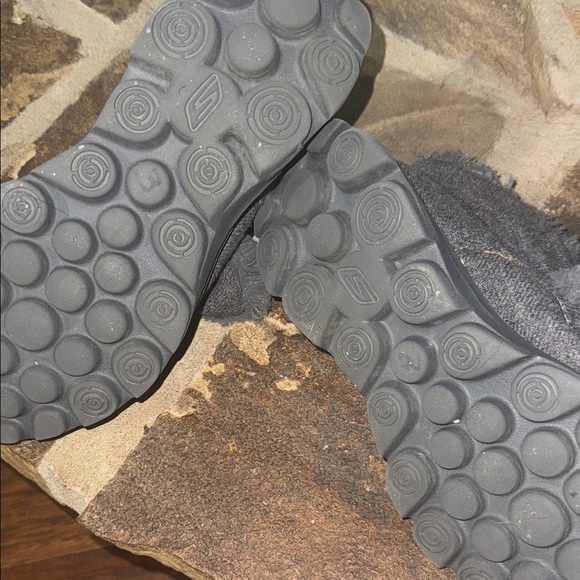 Skechers Gray Ankle Boots with Faux Fur - Picture 5 of 6